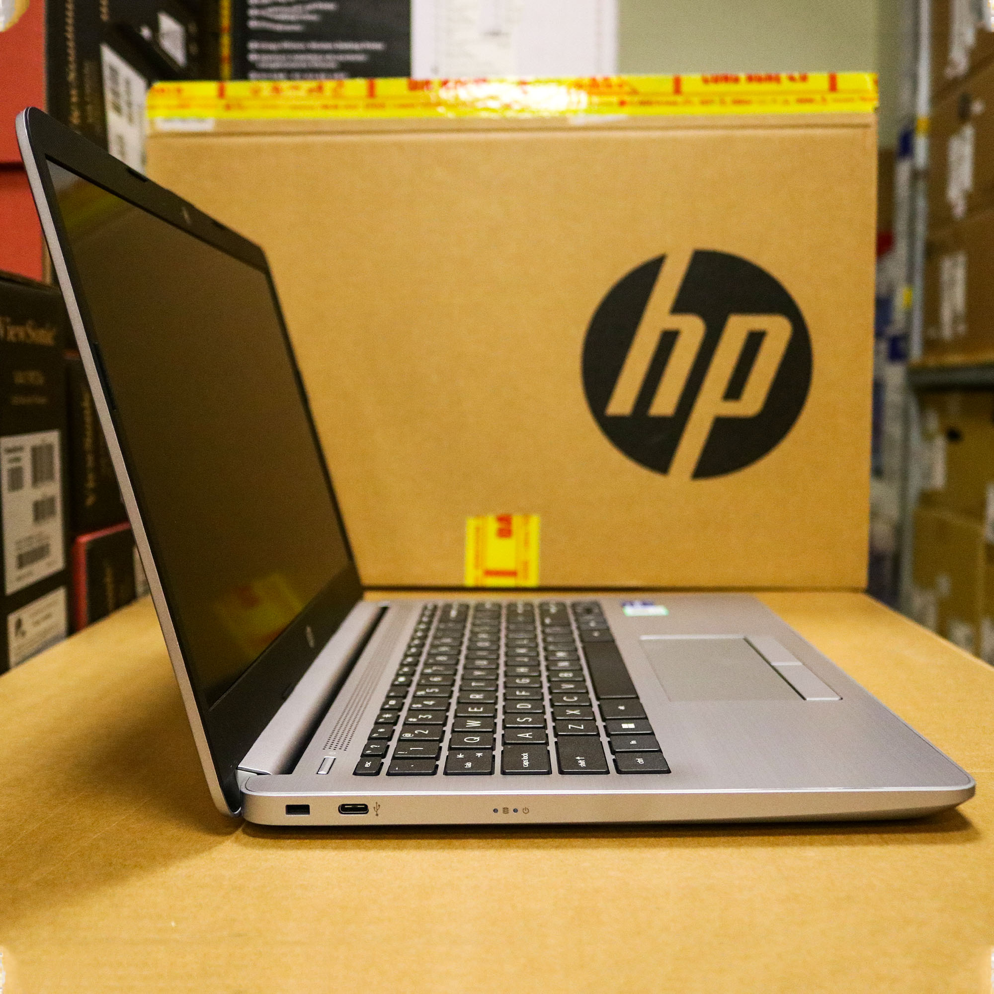 Hình ảnh chi tiết Laptop HP 240 G9 (6L1Y5PA) - Ảnh số 2