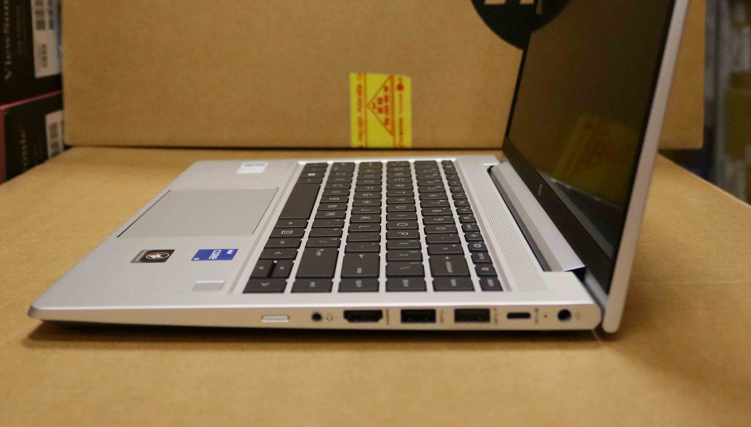 Hình ảnh chi tiết Laptop HP ProBook 440 G9 I7-1255U/ 8GB RAM/ 512GB SSD/14INCH FHD/ WIN 11 HOME/6M0X7PA - Ảnh số 4