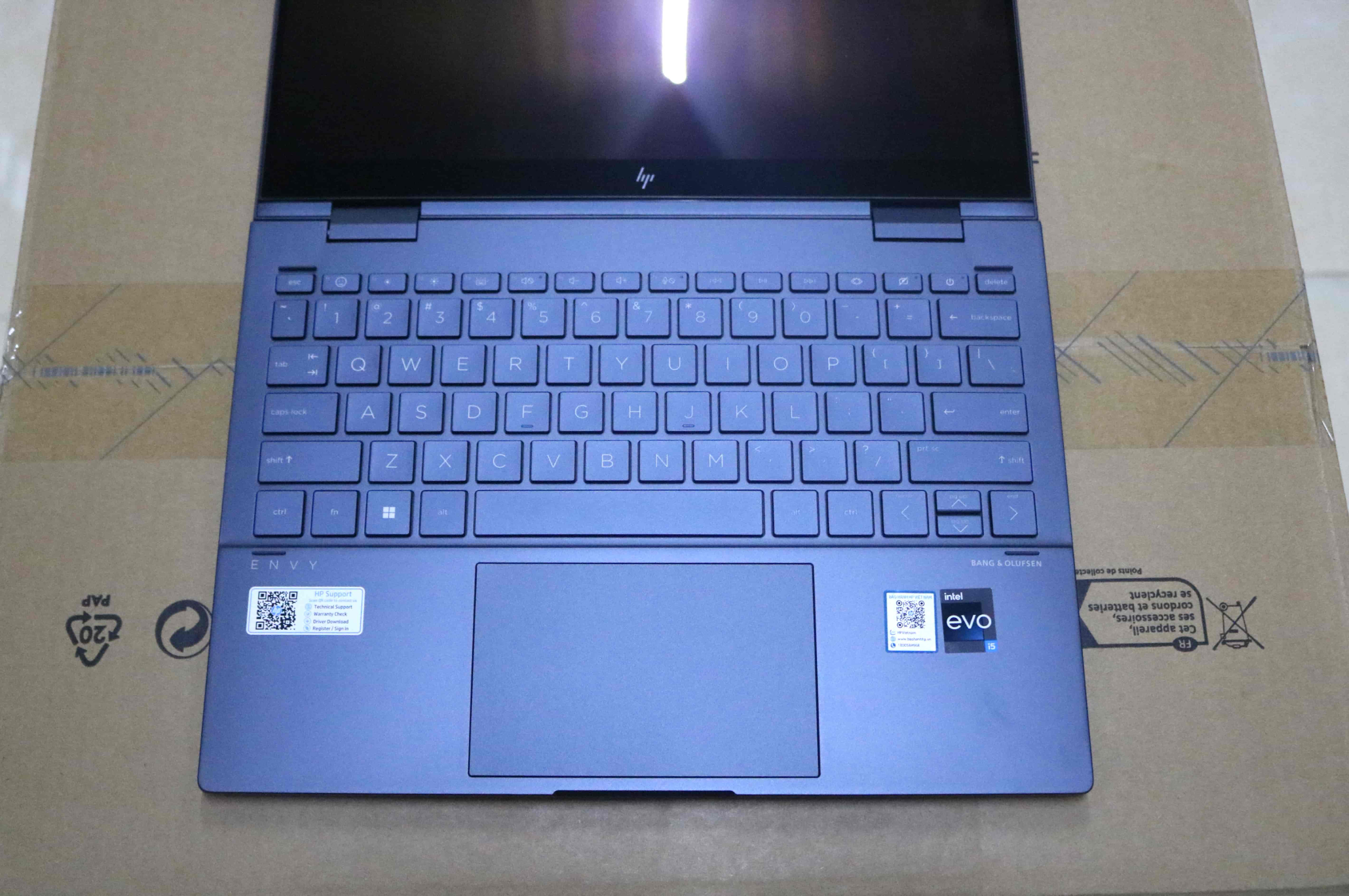 Hình ảnh chi tiết Laptop HP ENVY X360 13-BF0096TU I5-1230U/ 8GB/ 512GB SSD/13.3INCH OLED 2.8K TOUCH/ PEN/ WIN 11/76B16PA - Ảnh số 2