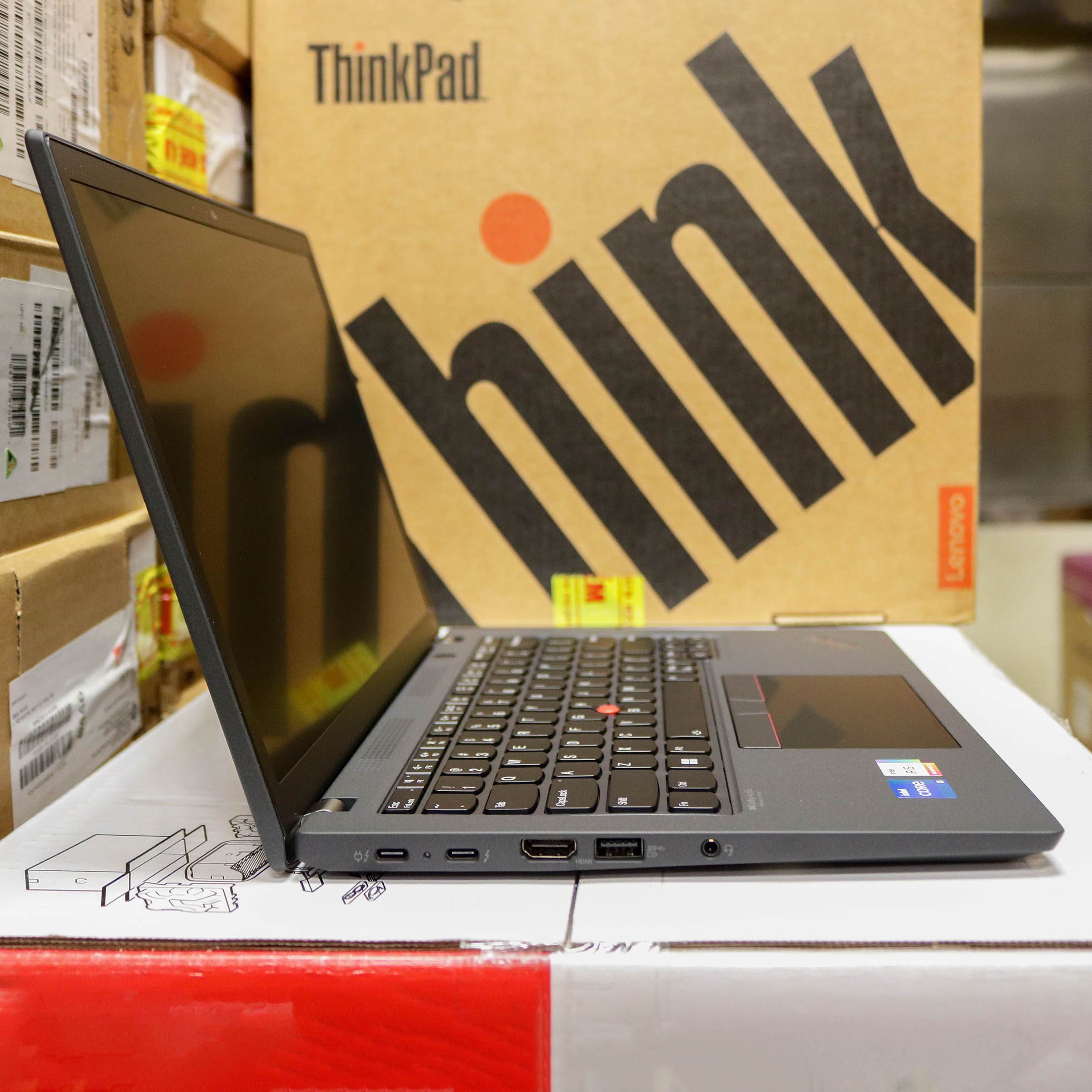 Hình ảnh chi tiết Laptop Lenovo ThinkPad x13 Gen 3 i5-1235U/ 8GB LPDDR5-6400Mhz/ 256GB SSD/ 13.3" WUXGA - 21BQS31S00 - Ảnh số 7