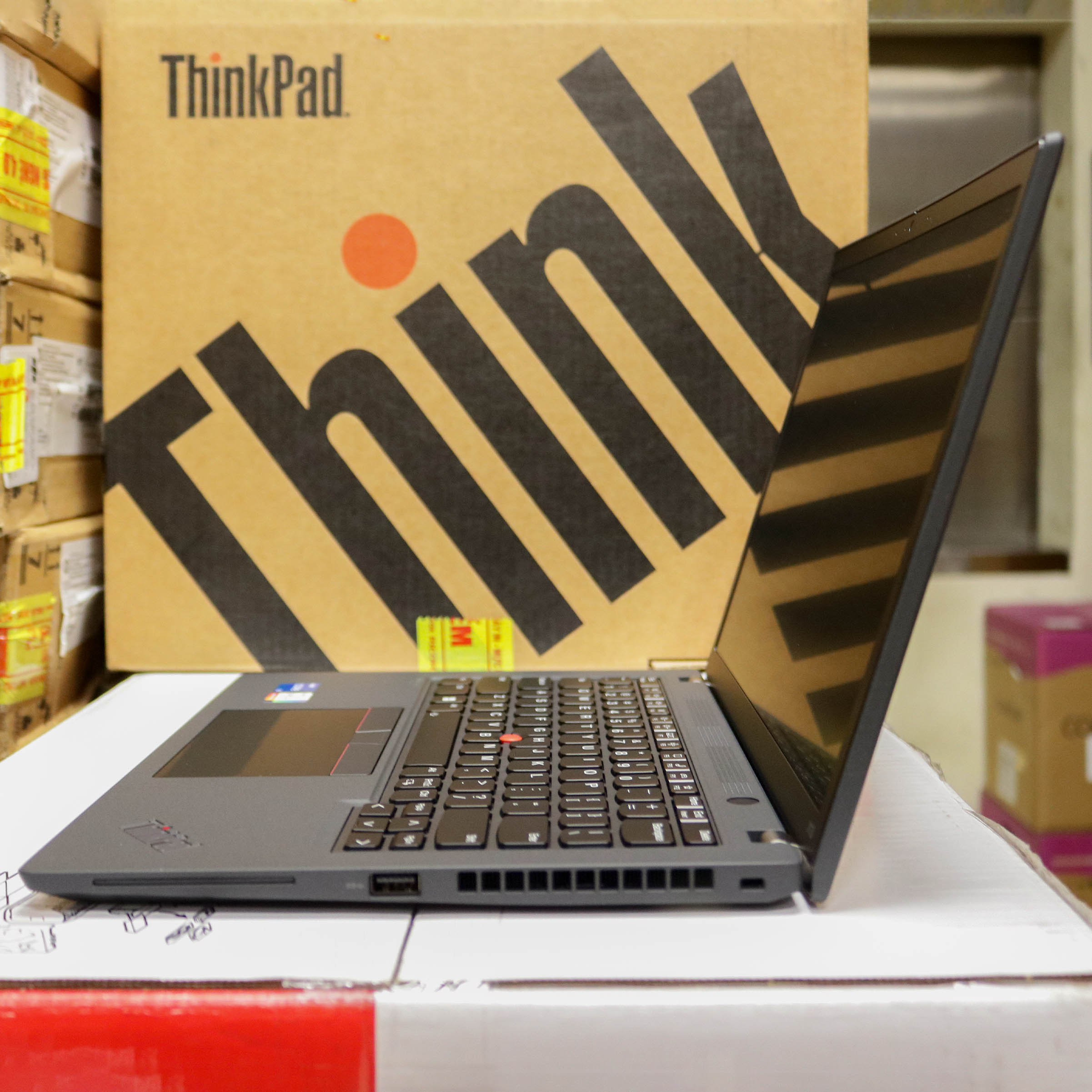 Hình ảnh chi tiết Laptop Lenovo ThinkPad x13 Gen 3 i5-1235U/ 8GB LPDDR5-6400Mhz/ 256GB SSD/ 13.3" WUXGA - 21BQS31S00 - Ảnh số 8