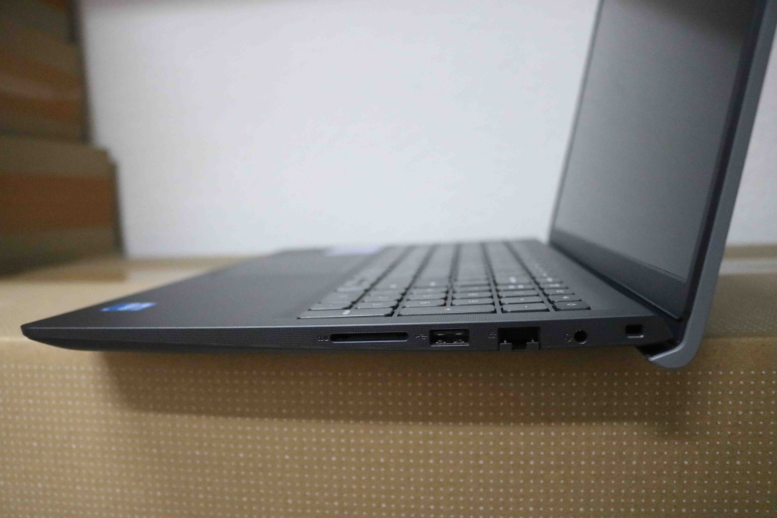 Hình ảnh chi tiết Laptop Dell Vostro 3520 (5M2TT3) - Ảnh số 3
