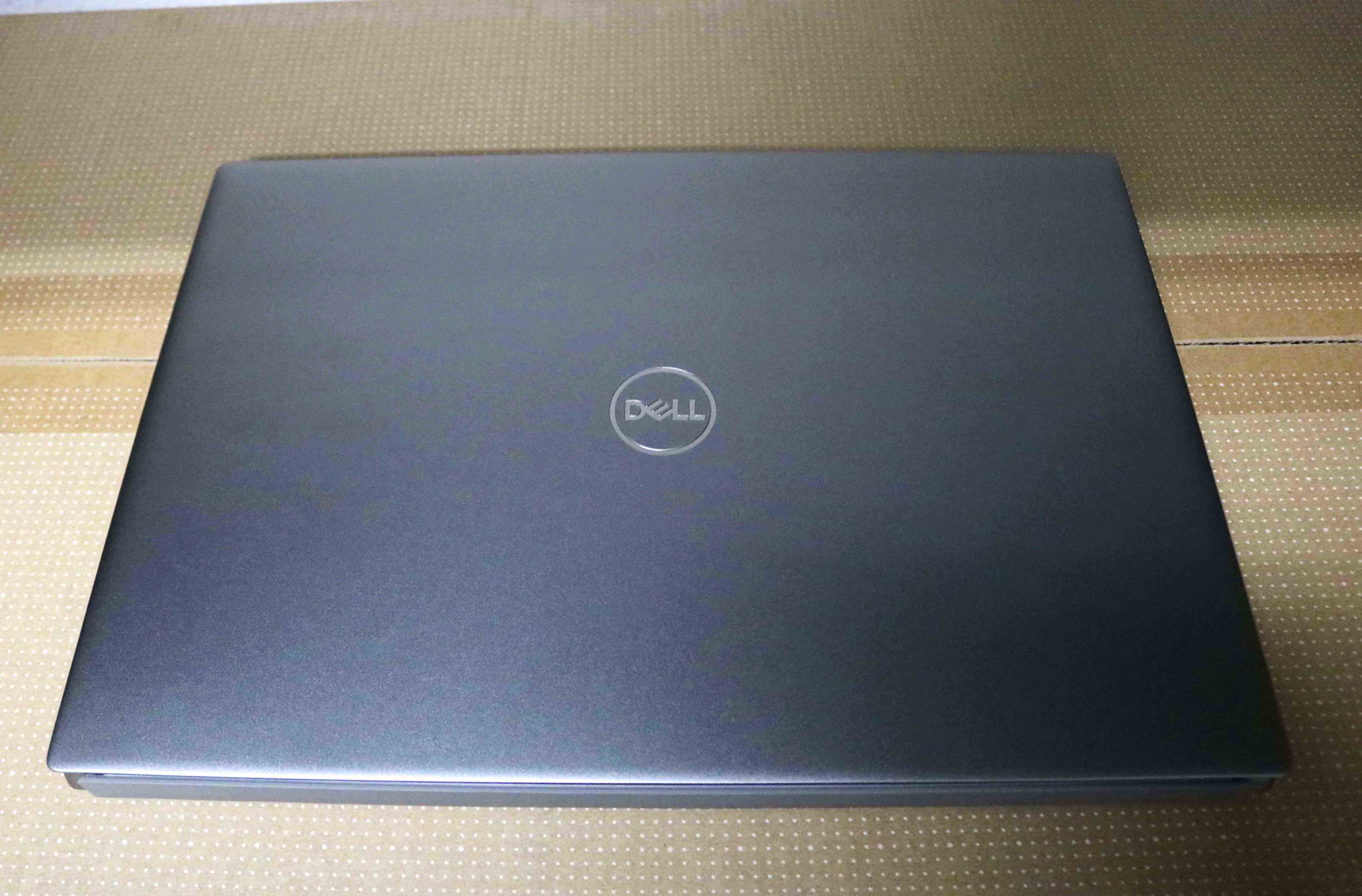 Hình ảnh chi tiết Laptop Dell Vostro 5620 (V6I5001W1) - Ảnh số 2