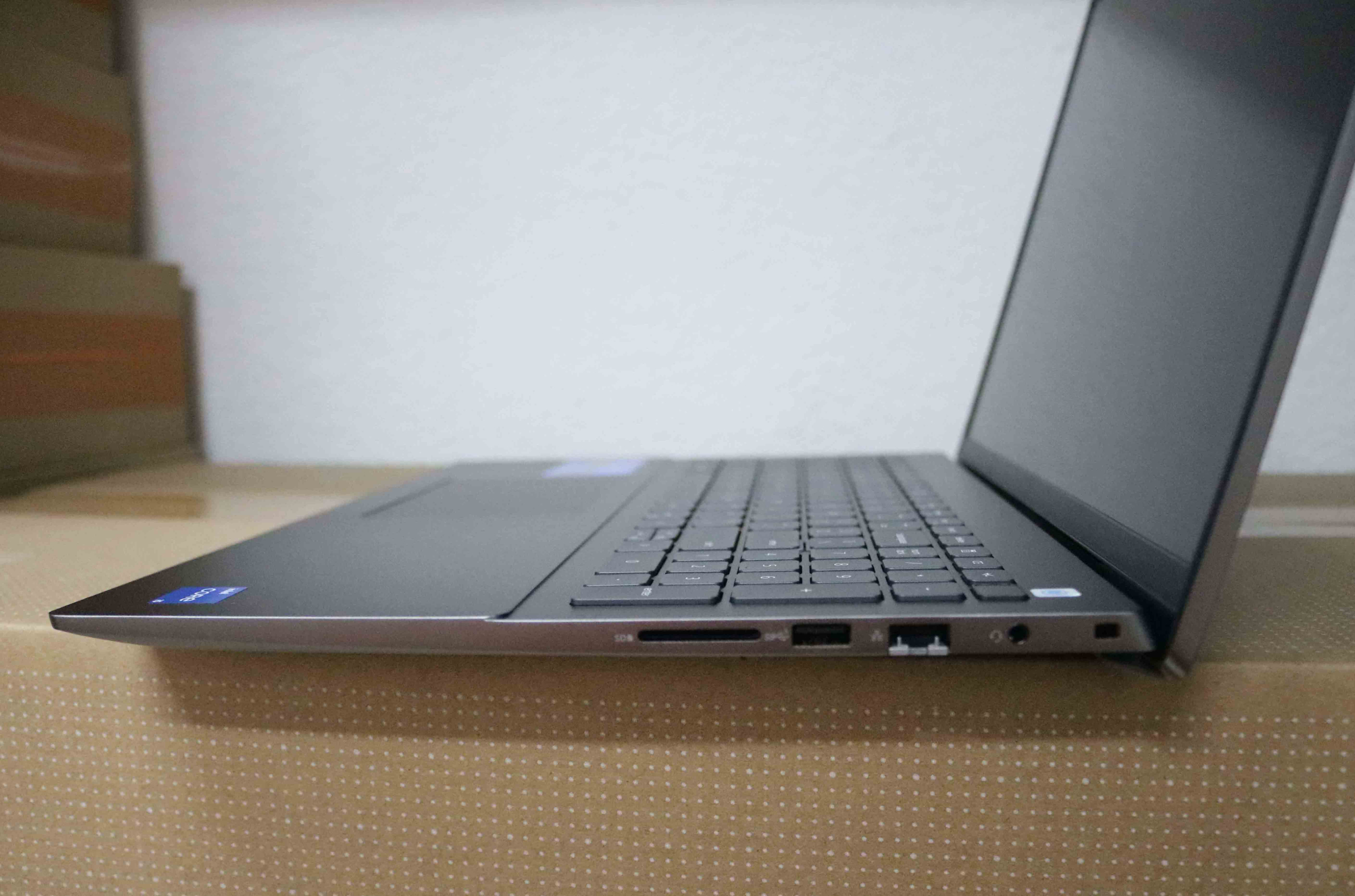 Hình ảnh chi tiết Laptop Dell Vostro 5620 (V6I5001W1) - Ảnh số 3