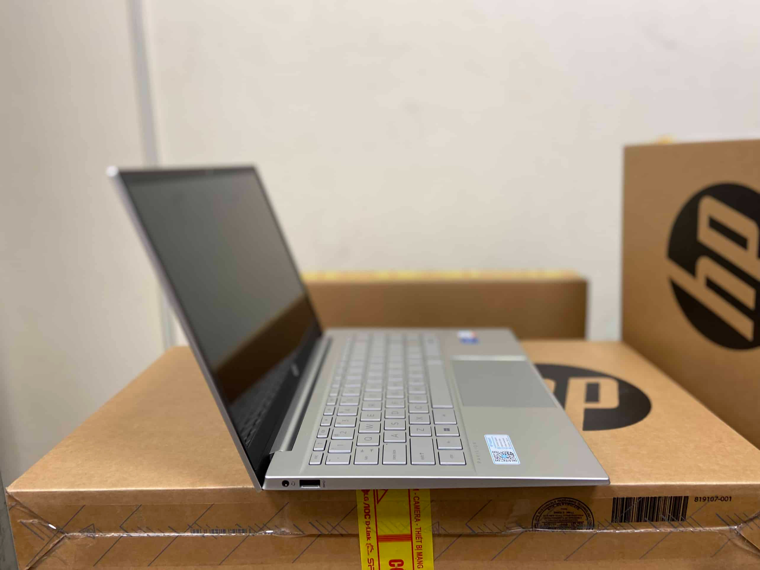 Hình ảnh chi tiết Laptop HP Pavilion 14-DV2070TU (7C0V9PA) - Ảnh số 2
