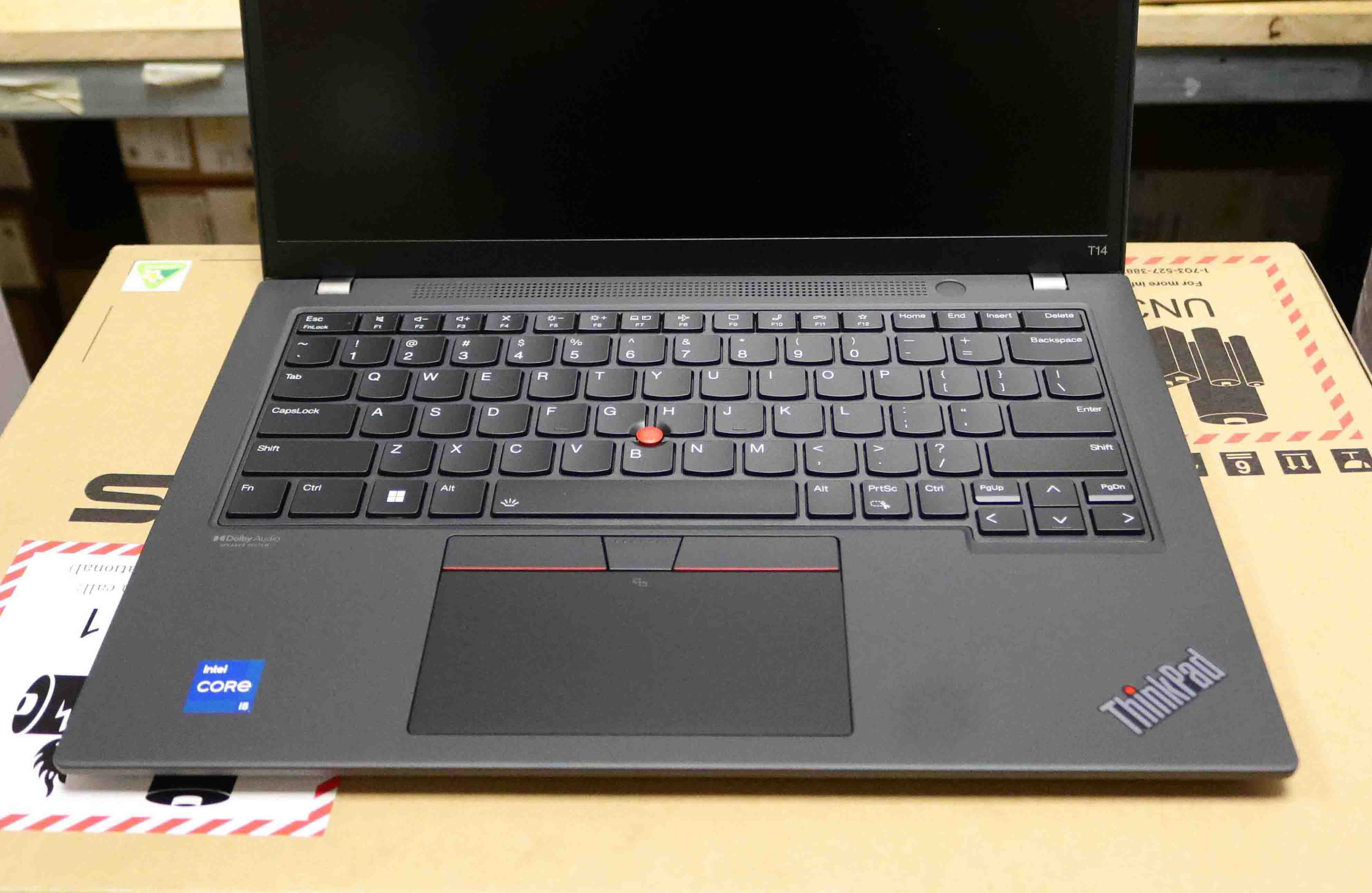 Hình ảnh chi tiết Laptop Lenovo ThinkPad T14 G3 (21AH008PFQ) - Ảnh số 2