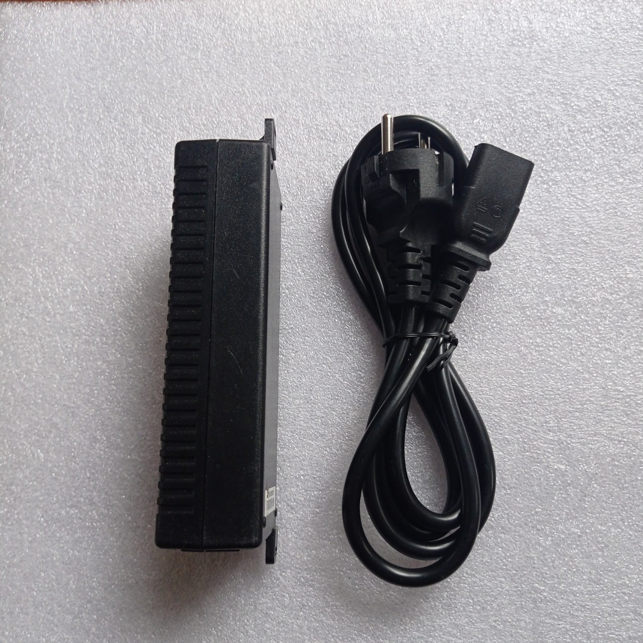 Hình ảnh chi tiết Bộ cấp nguồn HPE Aruba 30W PoE Injector (R6P67A) - Ảnh số 2